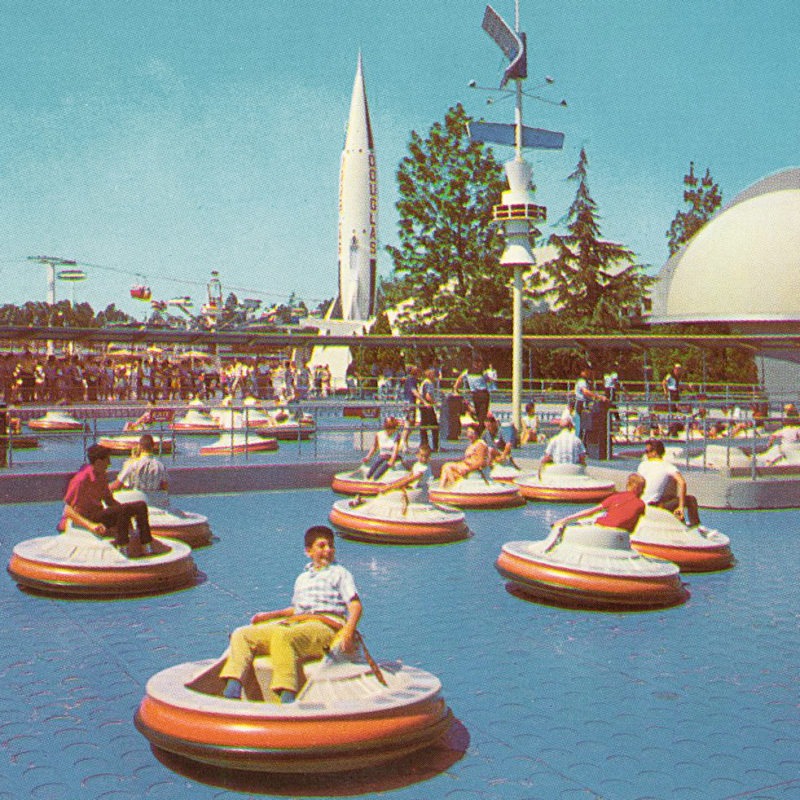 Designtel - Tomorrowland Flying Saucers, Disney